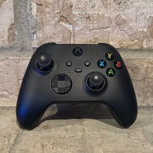 Black Xbox One Wireless Controller